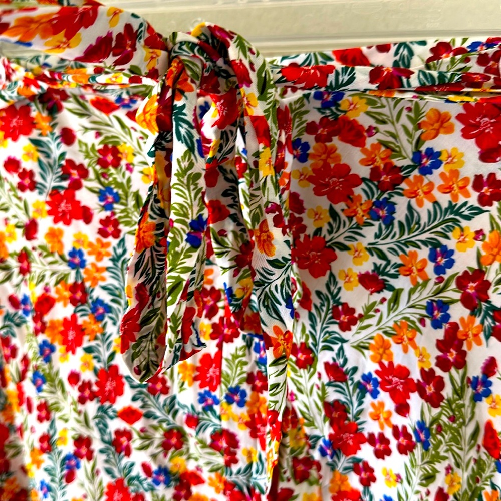 New Tahari Floral Maxi Skirt. Size 4. - Picture 3 of 7